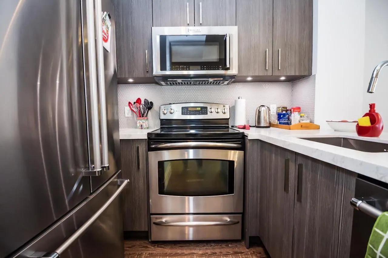 1 Bedroom Plus Den Humber Bay Lakeshore Waterfront Toronto Condo Mimico
