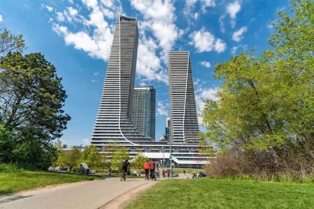 1 Bedroom Plus Den Humber Bay Lakeshore Waterfront Toronto Condo Mimico